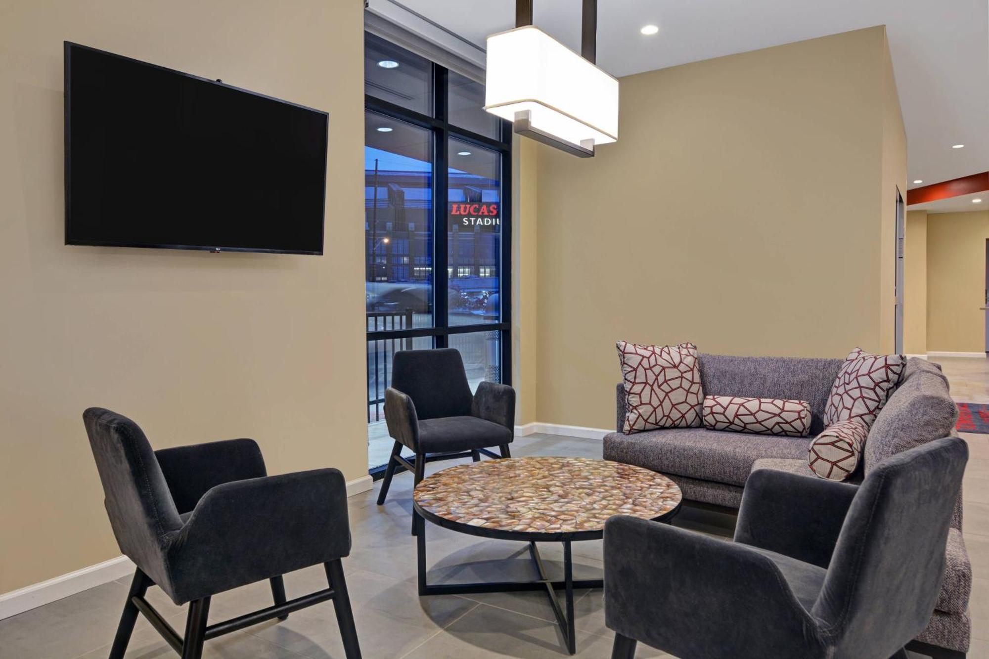 Towneplace Suites By Marriott Indianapolis Downtown Exterior photo